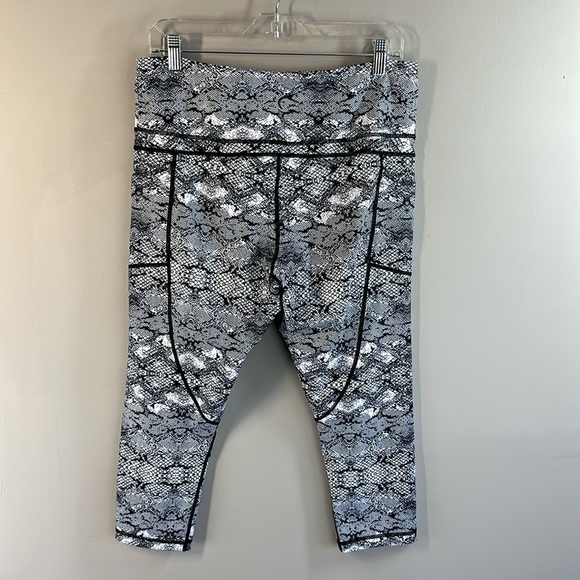 Zyia Cobra Snakeskin Metallic Light N Tight Cropped Leggings Size 14-16 - Picture 4 of 14